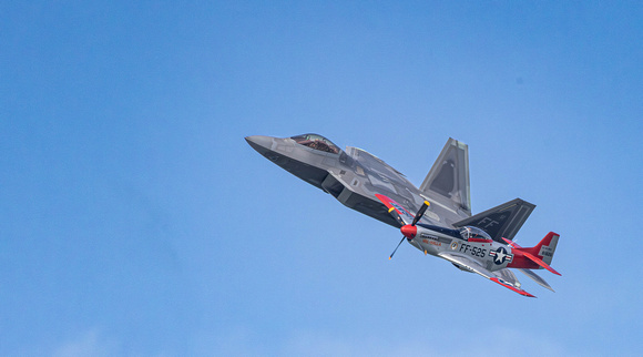 9- 9455 USAF F-22 Raptor & FF-525